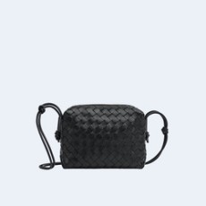 보테가 베네타 미니 루프 카메라백 블랙